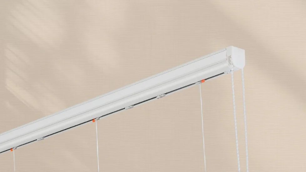 Vako 20/04 Closed roman blind system: a white closed headrail with an end cap on the right, a bead chain and thin cords hanging from it